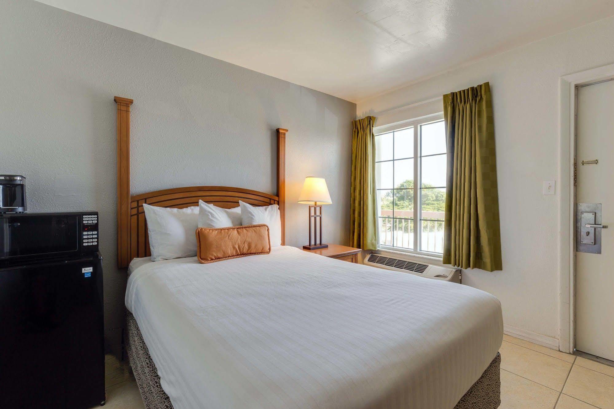 Pierview Hotel And Suites フォートマイヤーズビーチ エクステリア 写真