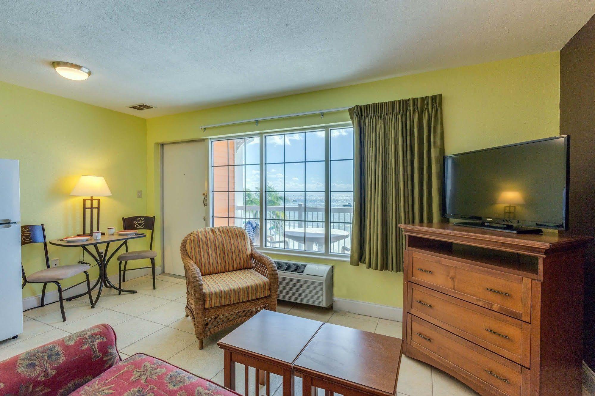Pierview Hotel And Suites フォートマイヤーズビーチ エクステリア 写真