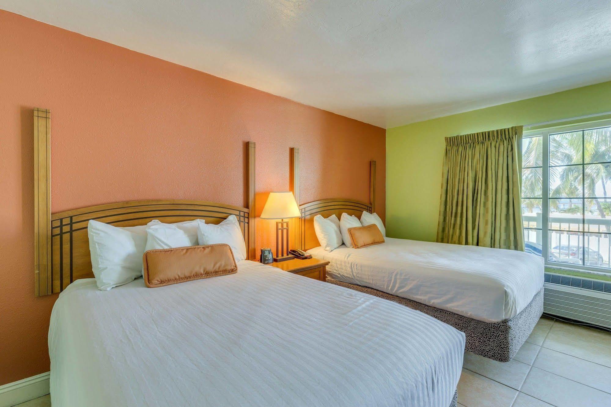Pierview Hotel And Suites フォートマイヤーズビーチ エクステリア 写真