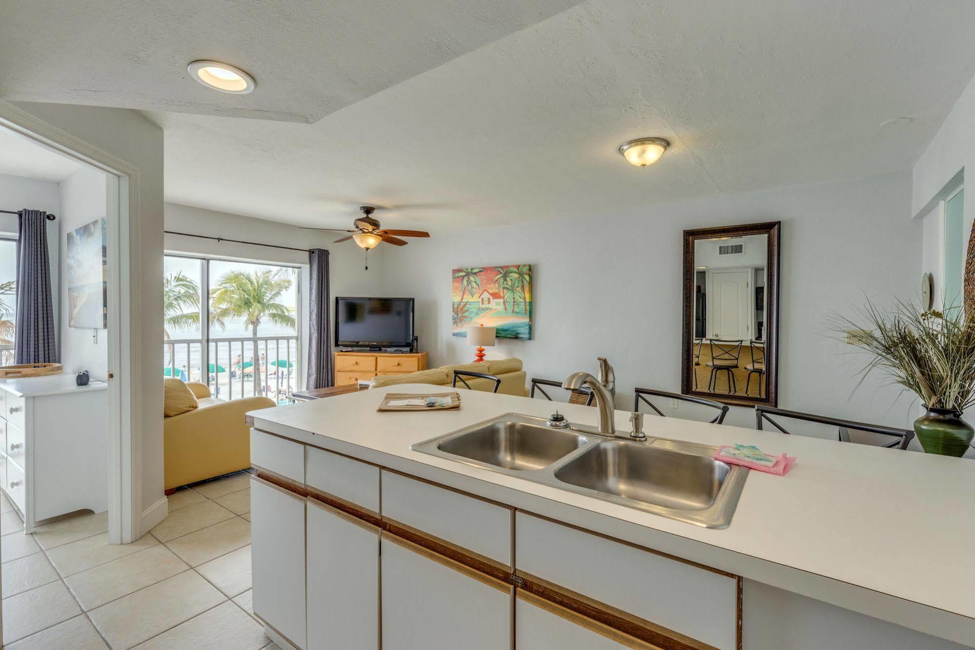 Pierview Hotel And Suites フォートマイヤーズビーチ エクステリア 写真